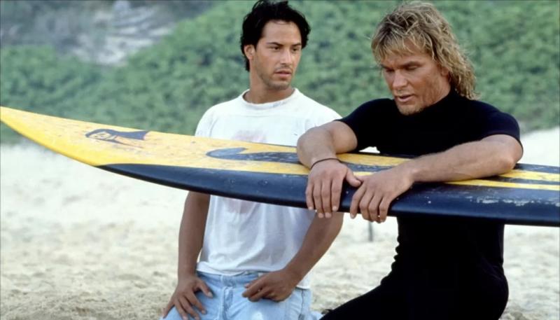 "На гребне волны" с Киану Ривзом и Патриком Суэйзи станет сериалом