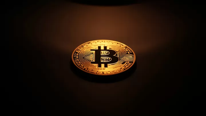 ИИ сократил бюджет фильма о создателе биткоина в четыре раза