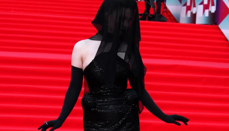 Лучшие наряды звезд церемонии открытия 48-го Московского кинофестиваля